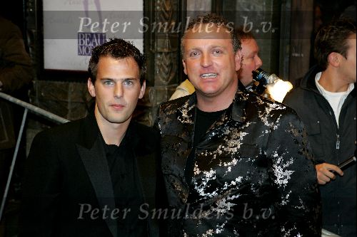 Amsterdam 18 oktober 2004
Uitreiking Beau Monde awards in Tuschinski.
Gordon met vriend Jacob v Rozelaar