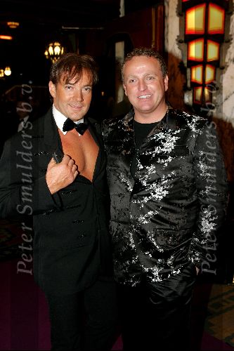 Amsterdam 18 oktober 2004
Uitreiking Beau Monde awards in Tuschinski.
Gerard Joling met ontbloot bovenlichaam en Gordon
