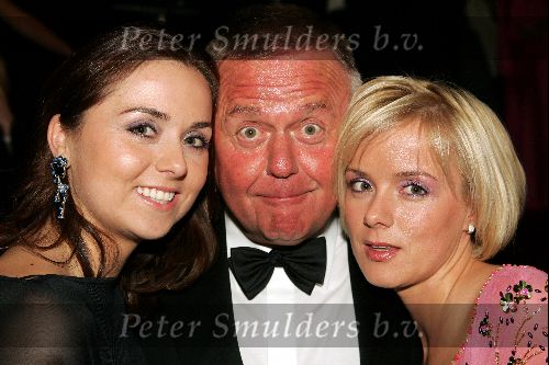 Amsterdam 18 oktober 2004
Uitreiking Beau Monde awards in Tuschinski.
Harry Mens met dochters Marloes en Suze