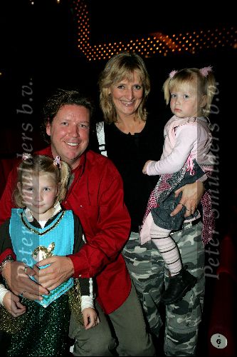 Rotterdam 16 oktober 2004
Premiere Film van ome Willem in Luxor theater.
Henkjan Smits met vrouw en dochters