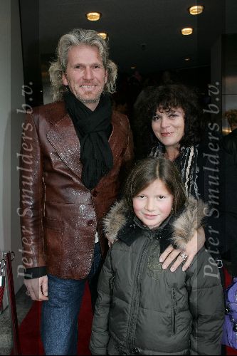 Rotterdam 16 oktober 2004
Premiere Film van ome Willem in Luxor theater.
Henriette Tol met man en dochter