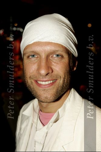 Amsterdam 26 oktober 2004
Premiere Gay in Pathe de Munt.
Hugo Metsers III met hoofddoek