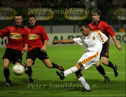 Helmond, 8 Oktober 2004
Helmond Sport-Go Ahead Eagles, eindstand 1-1
Ignacio Tuhutera in aktie