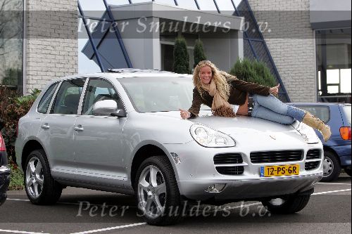 Nieuwerkerk a/d Ijssel 1 november 2004
Inge de Bruijn met haar nieuwe Porsche Cayenne