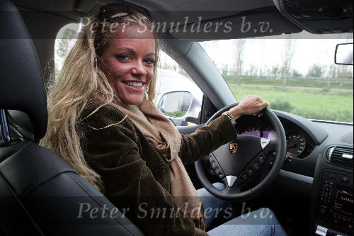 Nieuwerkerk a/d Ijssel 1 november 2004
Inge de Bruijn met haar nieuwe Porsche Cayenne