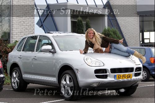 Nieuwerkerk a/d Ijssel 1 november 2004
Inge de Bruijn met haar nieuwe Porsche Cayenneen