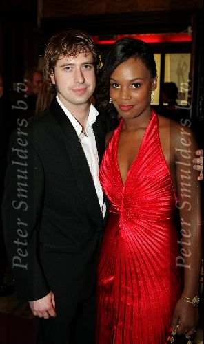 Amsterdam 18 oktober 2004
Uitreiking Beau Monde awards in Tuschinski.
Jasmine Sendar met vriend