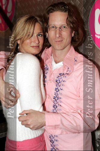 Amsterdam 26 oktober 2004
Premiere Gay in Pathe de Munt.
Jim de Groot met vriendin Suzanne