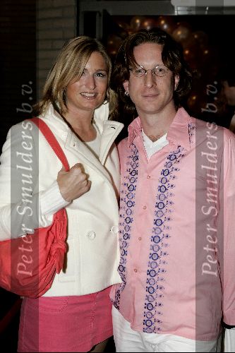 Amsterdam 26 oktober 2004
Premiere Gay in Pathe de Munt.
Jim de Groot met zijn vriendin Suzanne