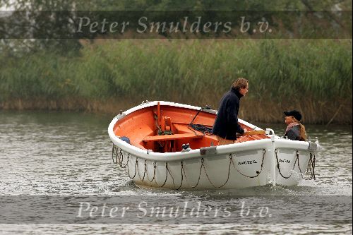 Nigtevecht 17 oktober 2004
Jort Kelder en Georgina Verbaan varen met boot op de Vecht.