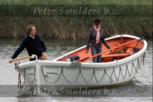 Nigtevecht 17 oktober 2004
Jort Kelder en Georgina Verbaan varen met boot op de Vecht.