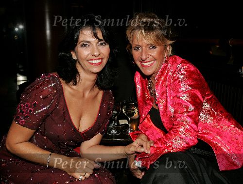 Hong Kong 11 oktober 2004
Princess Model of the world verkiezing.
Laura Fygi en Sylvia v d Akker