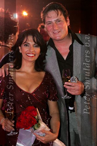 Hong Kong 11 oktober 2004
Princess Model of the world verkiezing.
Laura Fygi en Tony hadley (Spandau Ballet)