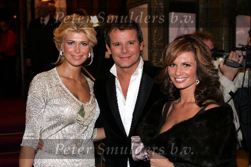 Amsterdam 18 oktober 2004
Uitreiking Beau Monde awards in Tuschinski.
Estelle Gullit Leco v Zadelhoff en Leontine Borsato