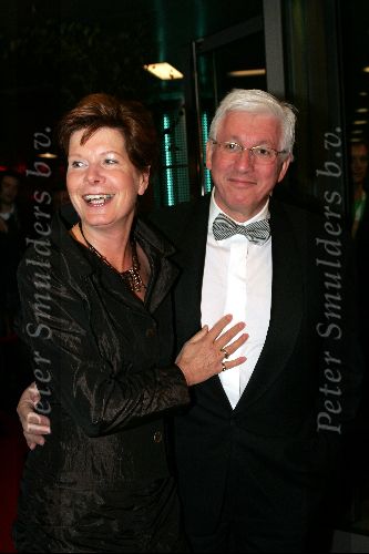 Amsterdam 21 oktober 2004
Uitreiking van de televizierring in HMH.
Maartje v Weegen met Joop Daalmeijer