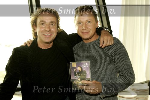 Rotterdam 14 oktober 2004
Marco Borsato presentatie dvd in euromast. Marco Borsato en Armando Borsato
