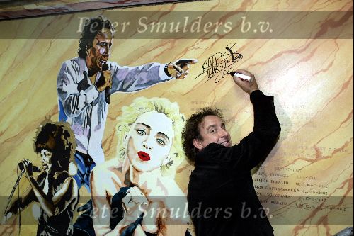 Rotterdam 14 oktober 2004
Marco Borsato muurtekening in de kuip
