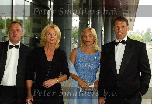 Amsterdam 3 juni 2003

Afscheid aron winter in het concertgebouw in amsterdam
johan cruyff met vrouw en marco v basten met vrouw

Peter Smulders bv