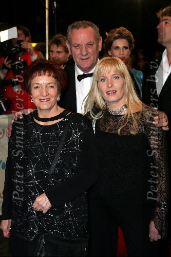 Amsterdam 21 oktober 2004
Uitreiking van de televizierring in HMH.
Mariska Bauer zwanger met ouders Frans