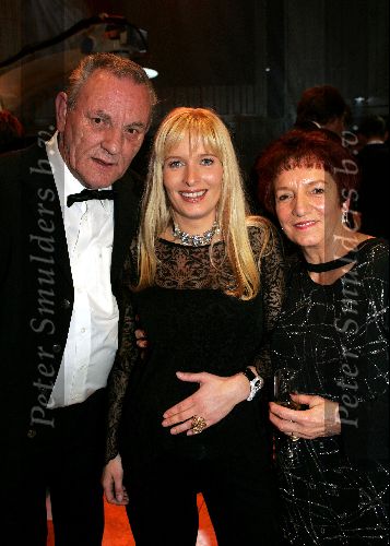 Amsterdam 21 oktober 2004
Uitreiking van de televizierring in HMH.
Mariska Bauer met ouders van Frans Bauer