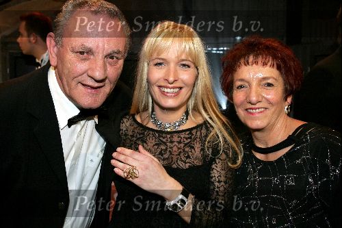 Amsterdam 21 oktober 2004
Uitreiking van de televizierring in HMH.
Mariska Bauer met ouders van Frans Bauer
