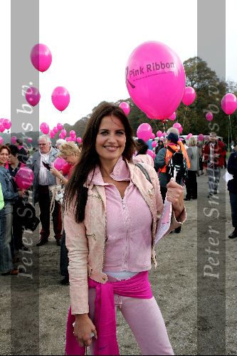 Den Haag 1 oktober 2004
Walk for life van de borstkankerbestrijding op het malieveld. 
Pink Ribbon
Mariska Hulscher