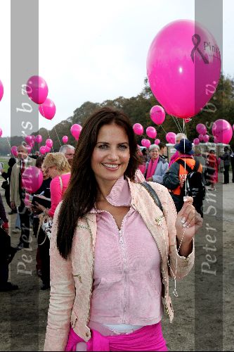 Den Haag 1 oktober 2004
Walk for life van de borstkankerbestrijding op het malieveld. 
Pink Ribbon
Mariska Hulscher