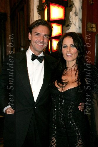 Amsterdam 18 oktober 2004
Uitreiking Beau Monde awards in Tuschinski.
Mariska Hulscher met een vriend