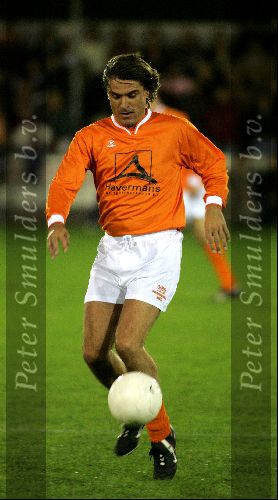 Zevenbergen 21 oktober 2004.
Voetballen voor Villa Pardoes
Mart v Duuren (ex-speler van PSV en FC Groningen )