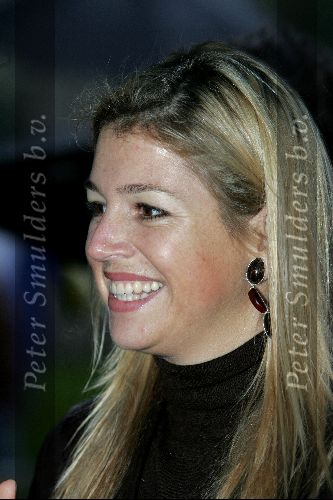 Amsterdam 18 oktober 2004
Prinses Maxima bij Continental Sports in Amsterdam. 
Maxima onder paraplu