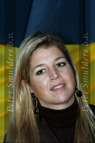 Amsterdam 18 oktober 2004
Prinses Maxima bij Continental Sports in Amsterdam. 
Maxima onder paraplu
Peter Smulders bv