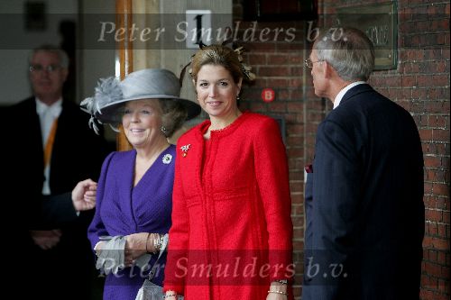 Den Haag 20 oktober 2004
Prinses Maxima bij Raad v State. 
Koningin Beatrix