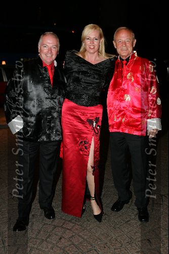 Hong Kong 11 oktober 2004
Princess Model of the world verkiezing.
Ronnie Tober en  Jan Jochems en Monique Collignon