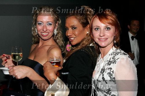 Amsterdam 21 oktober 2004
Uitreiking van de televizierring in HMH.
Patty Brard met ......