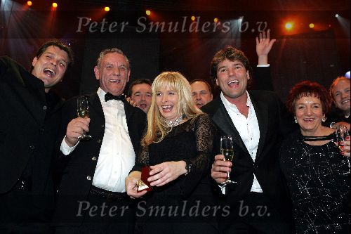 Amsterdam 21 oktober 2004
Uitreiking van de televizierring in HMH.
Mariska Bauer met ouders van Frans Bauer en Reinout Oerlemans
