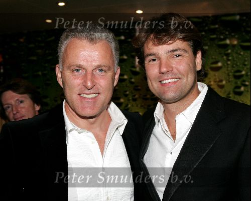 Amsterdam 21 oktober 2004
Uitreiking van de televizierring in HMH.
Reinout Oerlemans met Peter R de Vries