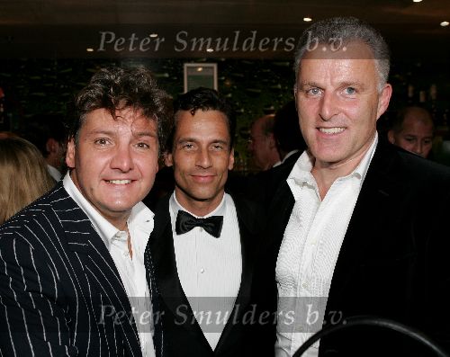 Amsterdam 21 oktober 2004
Uitreiking van de televizierring in HMH.
Rene Froger Peter R de Vries en Robert Schoemacher