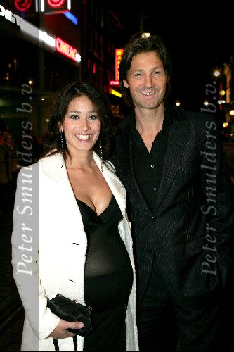 Amsterdam 18 oktober 2004
Uitreiking Beau Monde awards in Tuschinski.
Rick Engelkes met hoogzwangere vrouw Annemarie