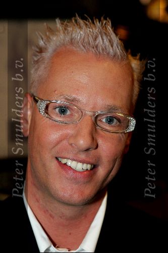 Amsterdam 18 oktober 2004
Uitreiking Beau Monde awards in Tuschinski.
Rudolf v Veen met vrouw