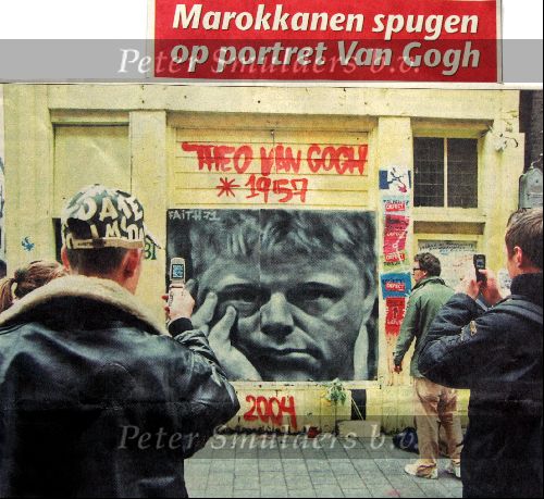Amsterdam, 3 November 2004
Een dag na de dood van theo van Gogh wordt er een foto van ons buro met graffiti op een muur geschilderd