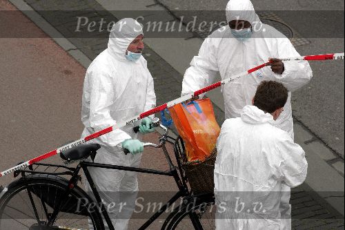Amsterdam 2 november 2004
Theo v Gogh vermoord in Amsterdam. Sporenonderzoek door politie. zijn fiets