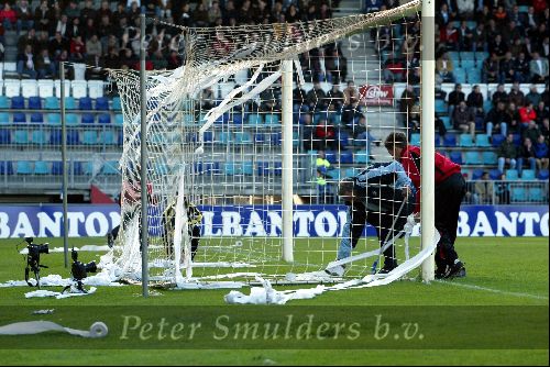 Den bosch, 7 november 2004
FC Den bosch-PSV, eindstand 0-3
de nieuwe rage, toiletpapier de gehele wedstrijd door