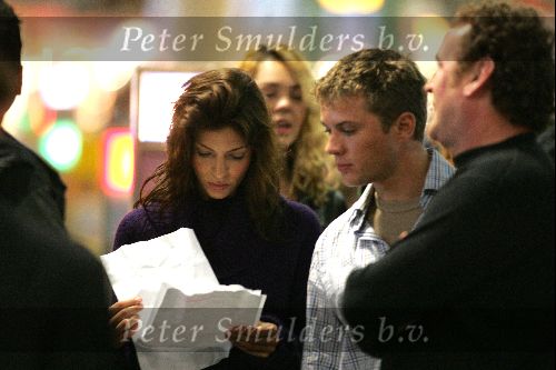 Schiphol 23 oktober 2004
Opnames film 5 fingers met Touriya en Ryan philippe op Schiphol.