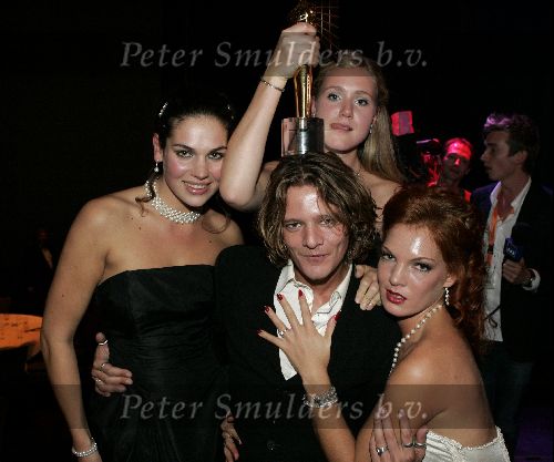 Hilversum 30 september 2004
Uitreiking Gouden beelden in studio 21
Tygo Gernandt met zijn vriendin Anna