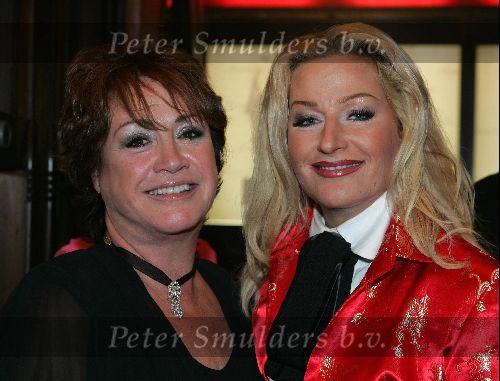 Amsterdam 18 oktober 2004
Uitreiking Beau Monde awards in Tuschinski.
Viola Holt en Christine v d Horst