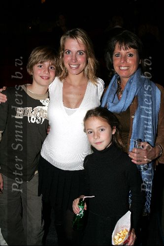 Rotterdam 16 oktober 2004
Premiere Film van ome Willem in Luxor theater.
Vivian Reys zwanger met broetje Bobby nichtje Britt en tante Angelique v d Meyden