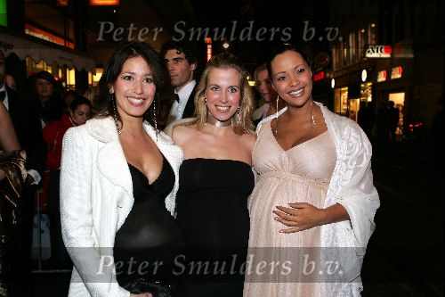 Amsterdam 18 oktober 2004
Uitreiking Beau Monde awards in Tuschinski.
Vivian reys Sonja Silva en Annemarie Engelkes hoogzwanger