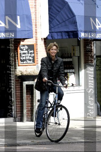 Amsterdam 2 oktober 2004
Wendy v Dijk op fiets in Amsterdam
