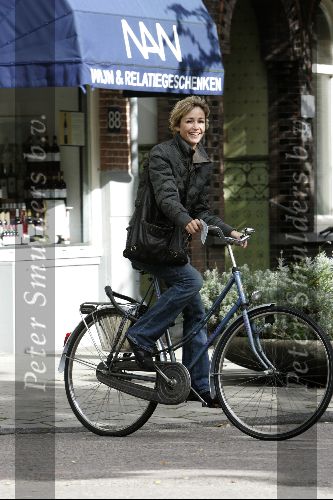 Amsterdam 2 oktober 2004
Wendy v Dijk op fiets in Amsterdam