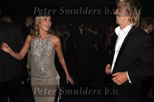 Amsterdam 21 oktober 2004
Uitreiking van de televizierring in HMH.
Wendy v Dijk met Chris Zeegers dansend